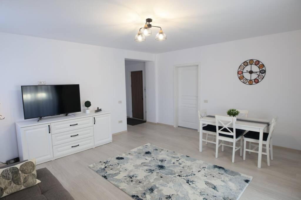 White Apartment Gura Humorului, Bucovina, Voronet Exteriör bild