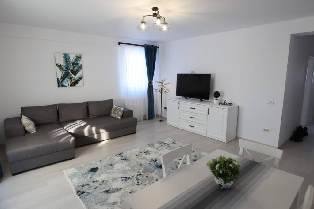 White Apartment Gura Humorului, Bucovina, Voronet Exteriör bild