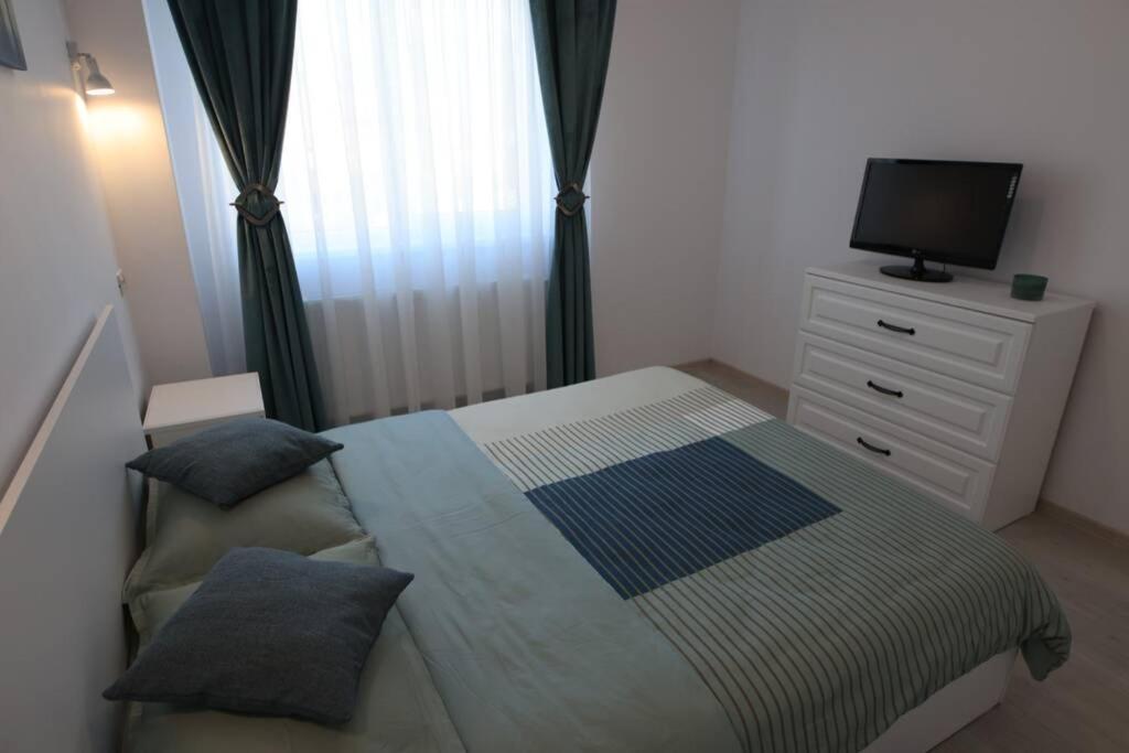 White Apartment Gura Humorului, Bucovina, Voronet Exteriör bild