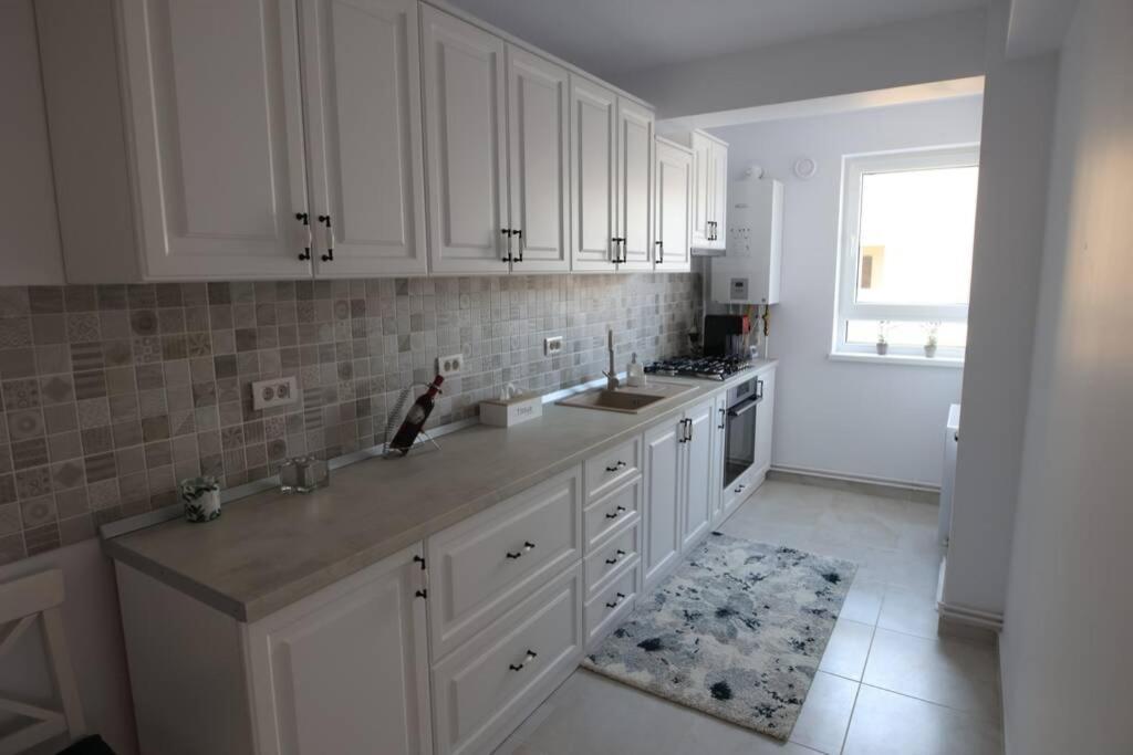 White Apartment Gura Humorului, Bucovina, Voronet Exteriör bild
