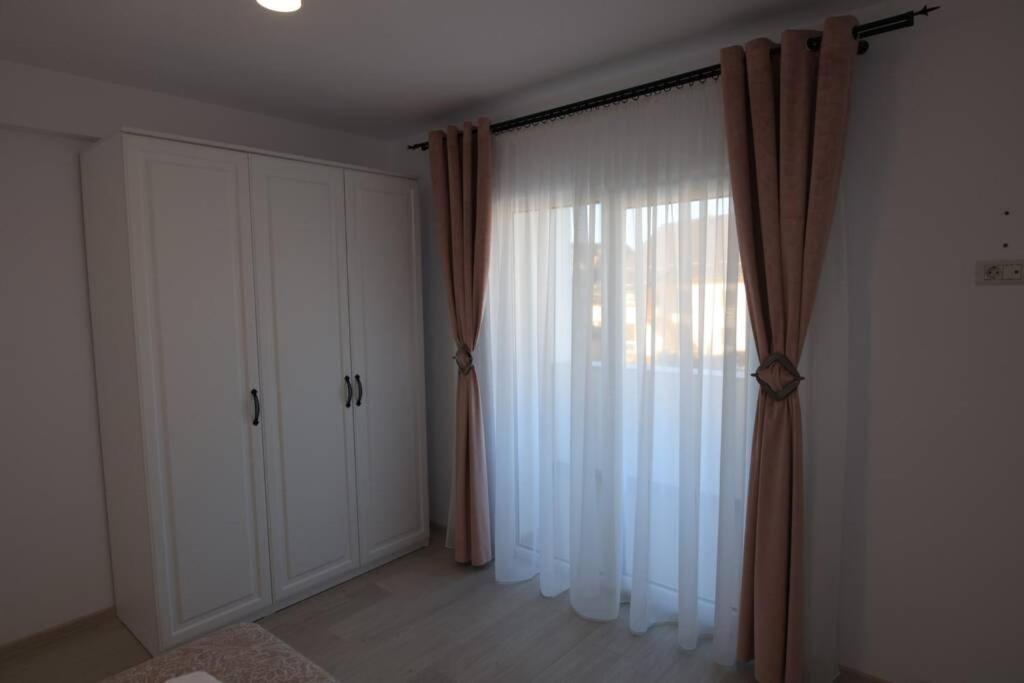 White Apartment Gura Humorului, Bucovina, Voronet Exteriör bild