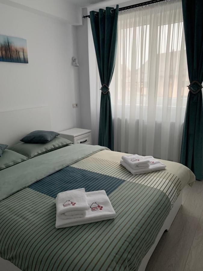 White Apartment Gura Humorului, Bucovina, Voronet Exteriör bild