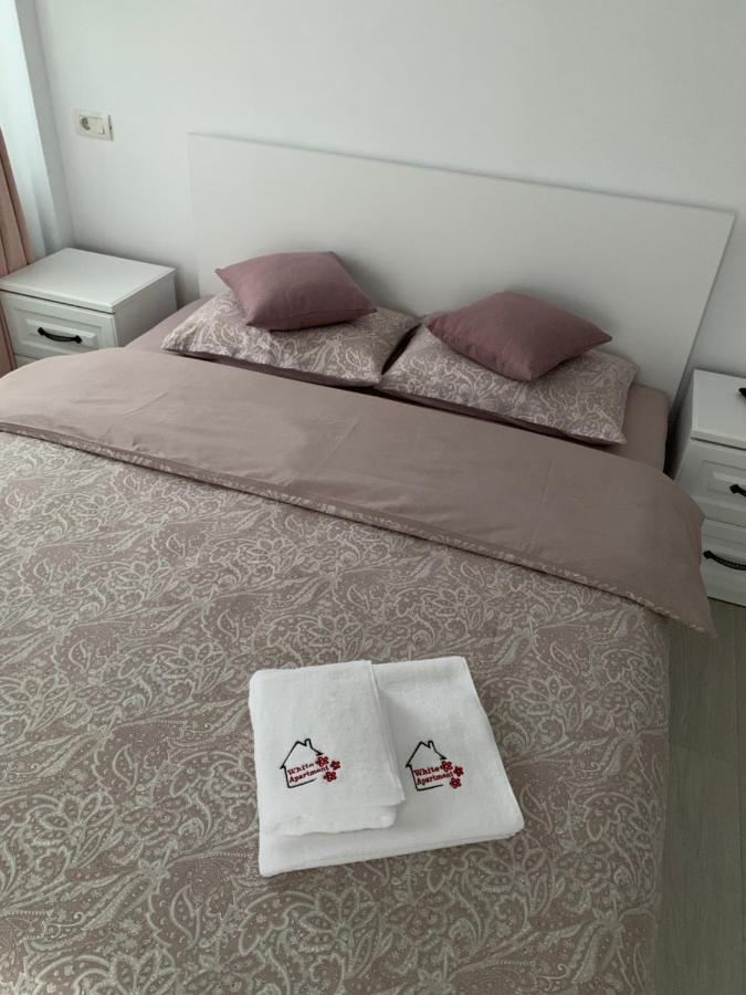 White Apartment Gura Humorului, Bucovina, Voronet Exteriör bild
